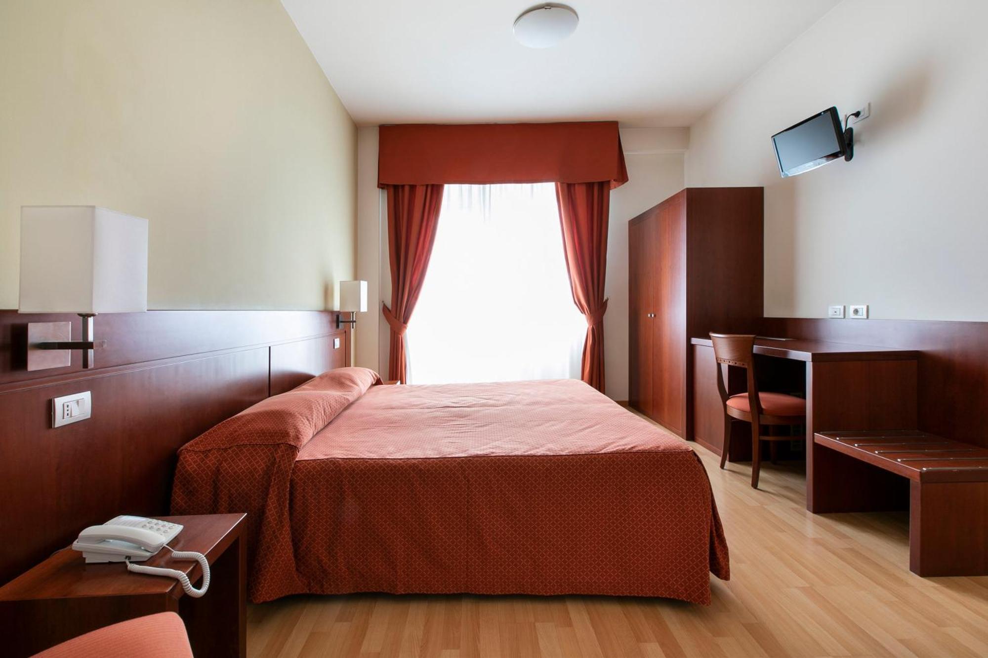 Hotel Conradi Chiavenna Buitenkant foto