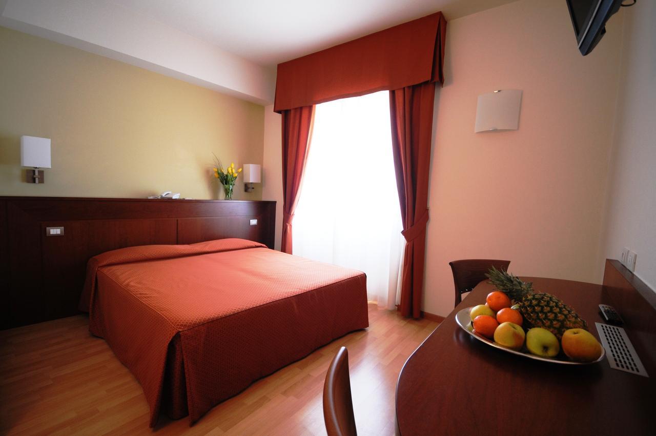 Hotel Conradi Chiavenna Buitenkant foto