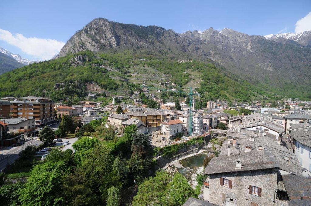 Hotel Conradi Chiavenna Buitenkant foto
