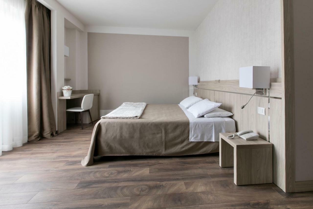 Hotel Conradi Chiavenna Buitenkant foto