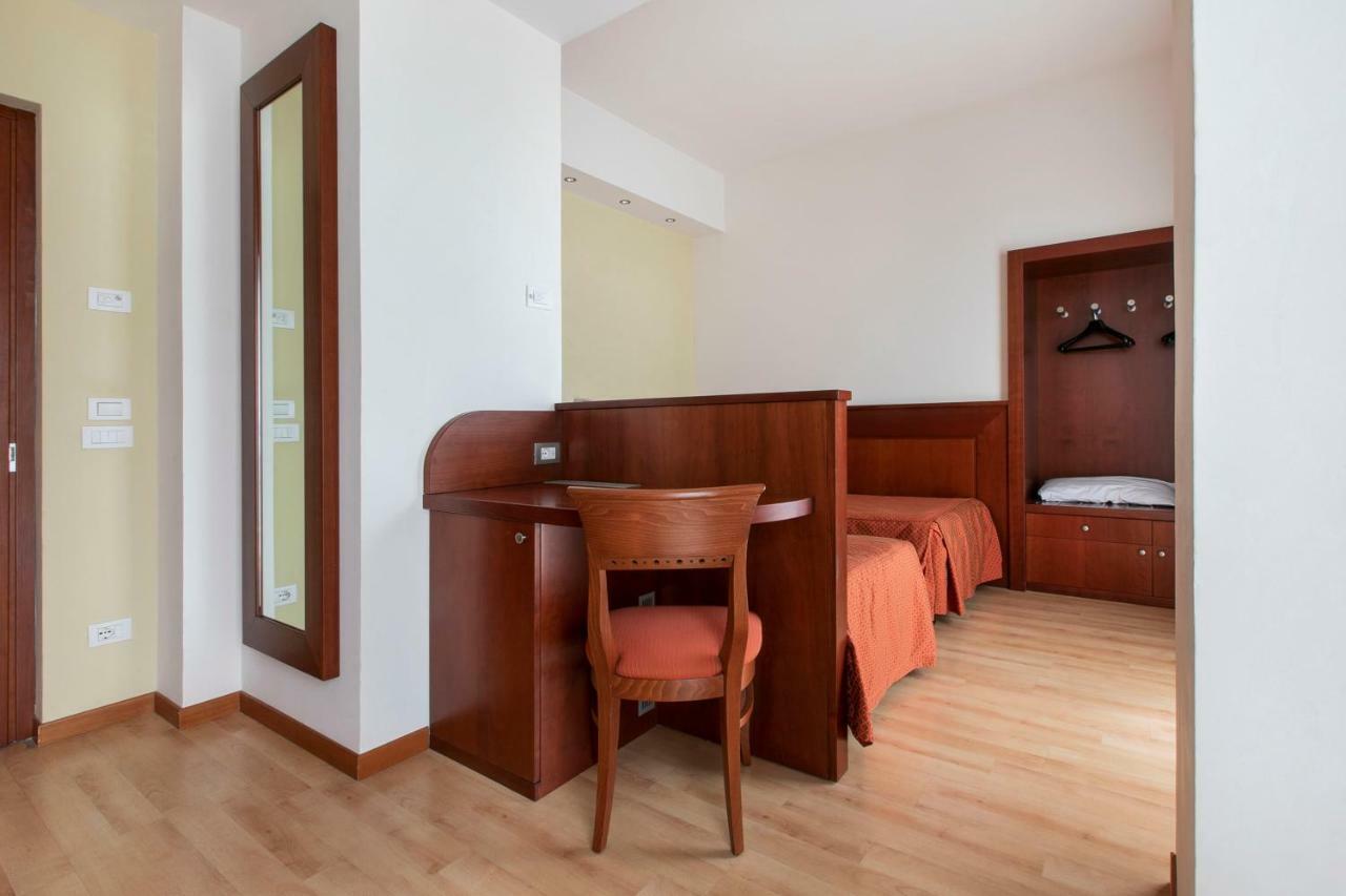 Hotel Conradi Chiavenna Buitenkant foto