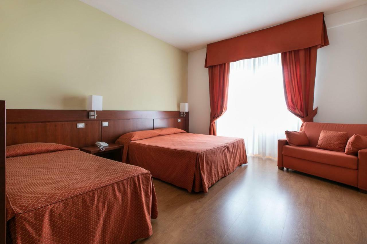 Hotel Conradi Chiavenna Buitenkant foto