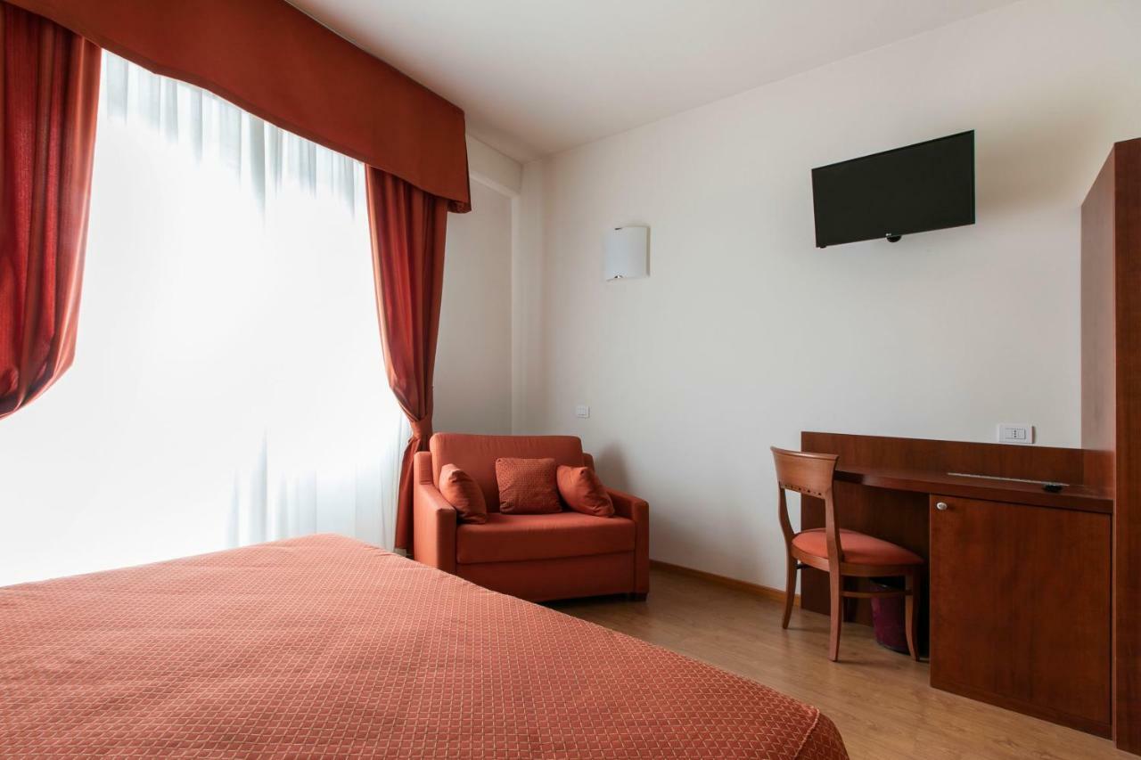 Hotel Conradi Chiavenna Buitenkant foto